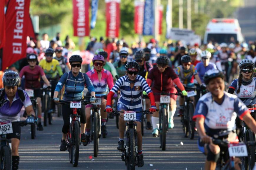 Familias y pequeños se hacen presente a la Vuelta Ciclística 2023