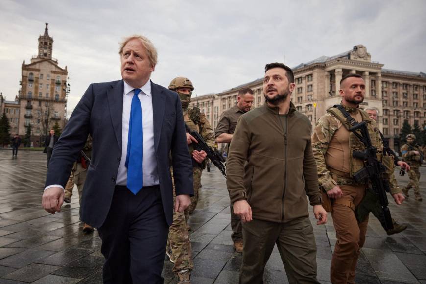 Johnson y Zelensky dieron un paseo por Kiev, la ciudad atacada por Rusia