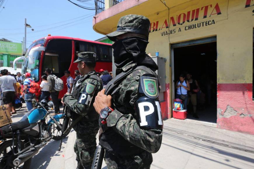 Semana Santa: veraneantes abarrotan terminales de buses y abandonan Tegucigalpa