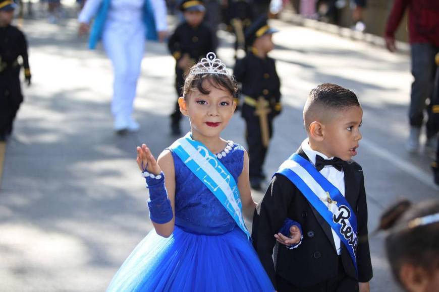 Con amor a la Patria, así desfilaron alumnos de prebásica de San Felipe al Guanacaste