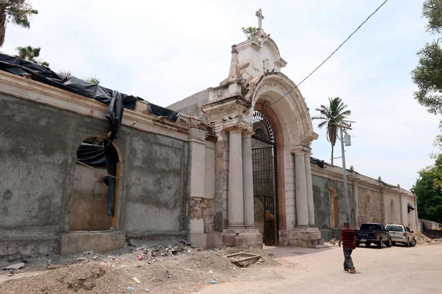 Para robar placas, cruces y hasta joyas: la eterna profanación de tumbas en Cementerio General de Tegucigalpa