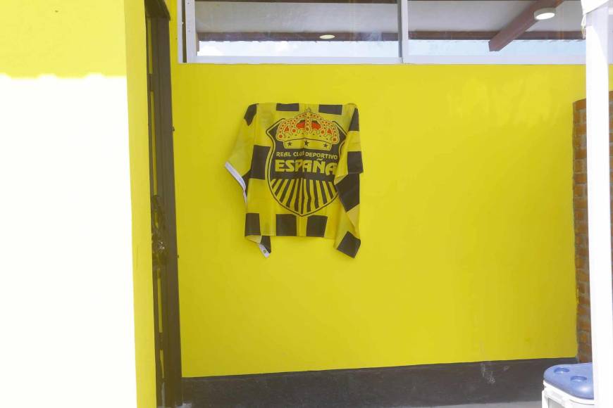 Real España inaugura camerino para jugadores de sus reservas