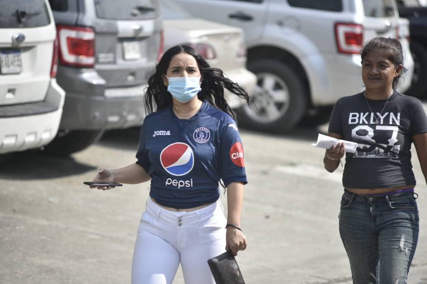 Zafarrancho y bellas mujeres inundan el Yankel : No se vio en TV del Marathón vs. Motagua