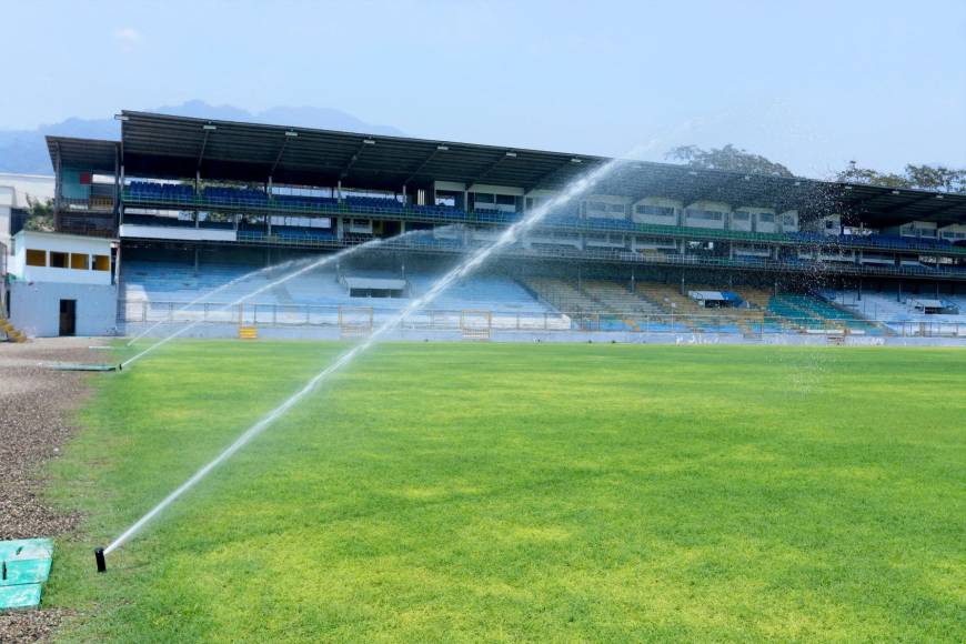 Cancha del estadio Morazán ya casi está lista, ahora pulen camerinos y gradería