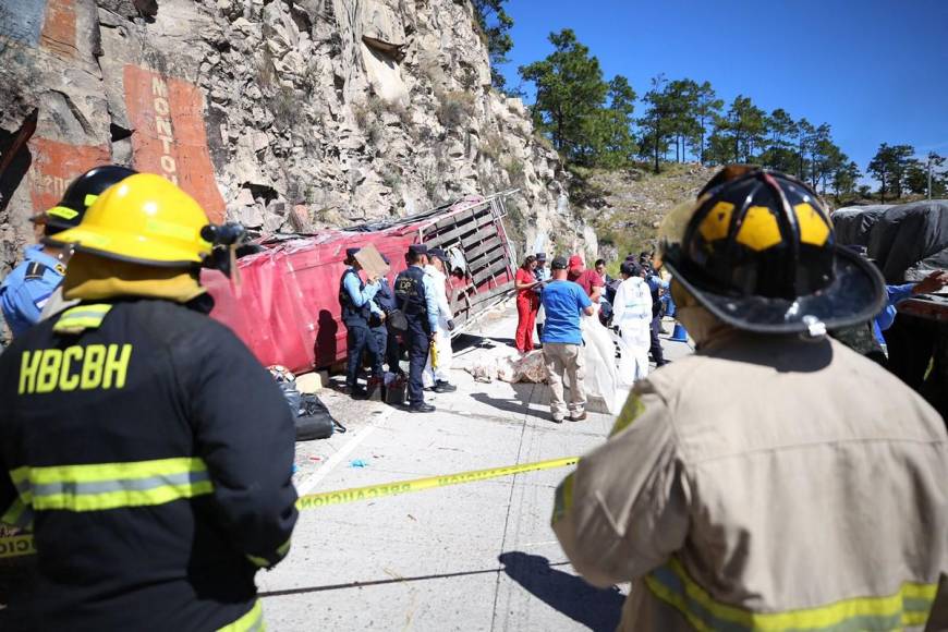 ¿Exceso de velocidad? Cuatro muertos y pérdida total de bus en carretera al sur