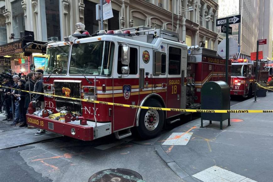 Lo que se sabe del colapso de un edificio de estacionamiento en Manhattan