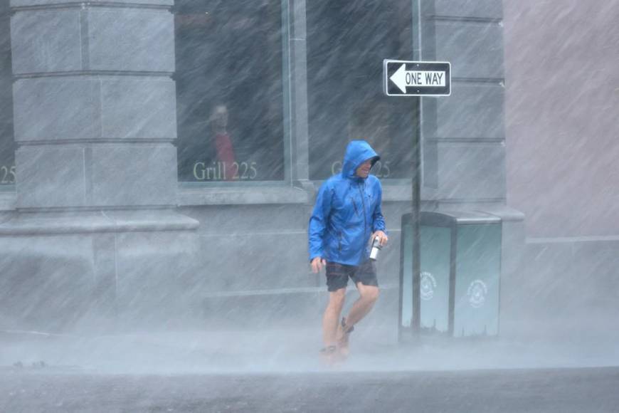 Ian golpea Carolina del Sur tras sembrar destrucción en Florida