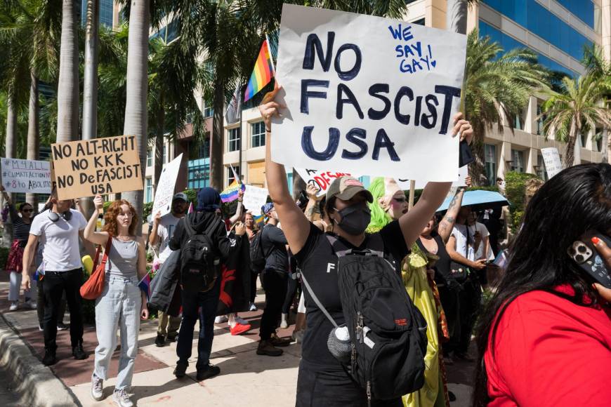 En medio de protestas Ron DeSantis lanza su candidatura presidencial