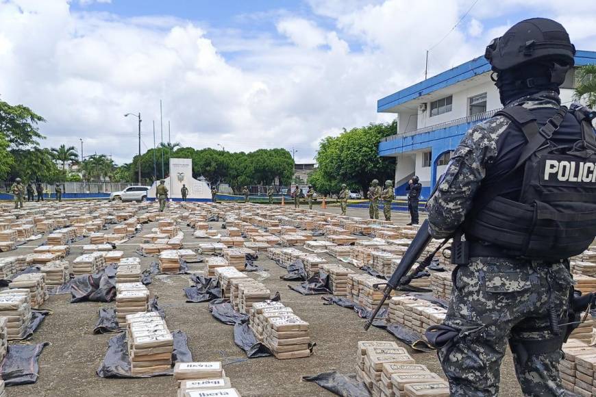 Más de 20 toneladas de cocaína incautan en operativo militar en Ecuador