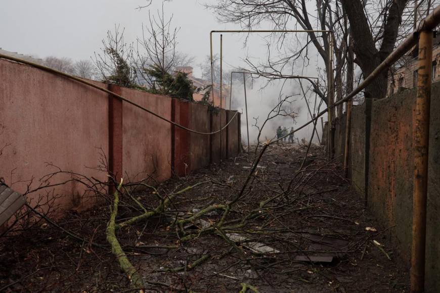 Bombardeo ruso en Odesa deja unos 16 muertos y crisis sigue en Ucrania