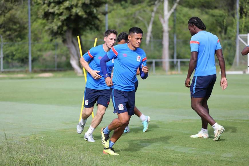 Rambo de León recomienda jugador a Olimpia, Benguché sigue en el ‘albo’ y ¿nuevo fichaje?