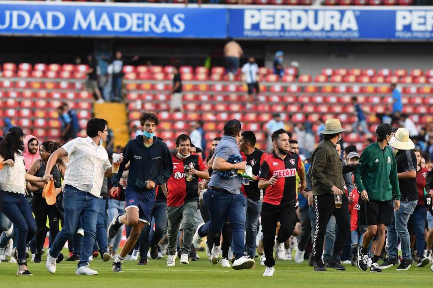 Las trágicas batallas campales entre barras y sanciones en la Liga MX