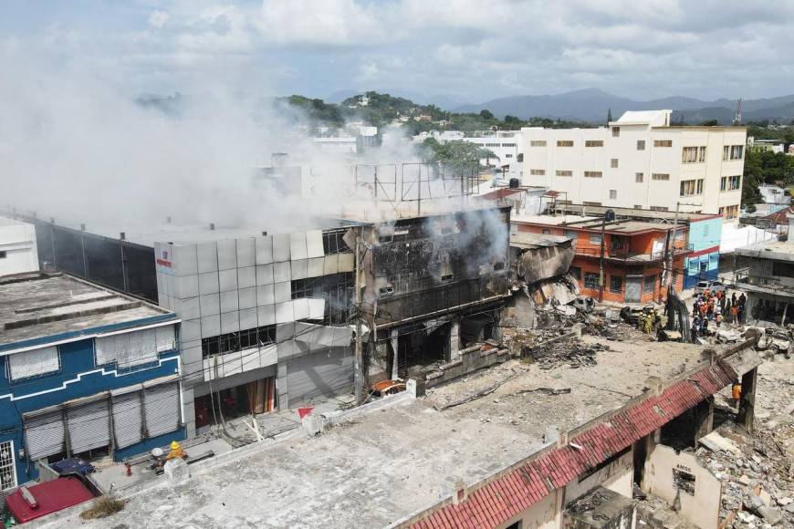 ¡Zona cero! 10 muertos y unos 11 desaparecidos en explosión de zona comercial en República Dominicana