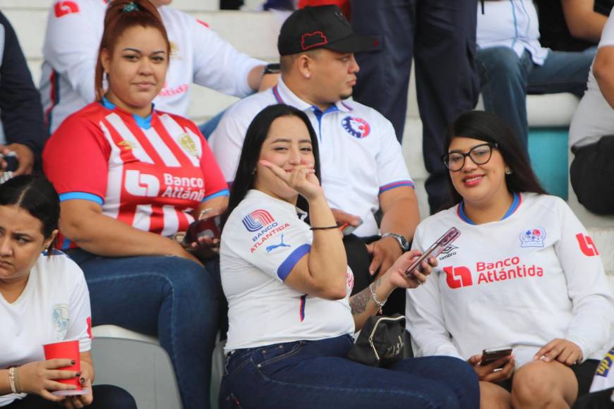 ¡Bellezas! Las chicas que adornaron el Olimpia-Génesis en semifinales