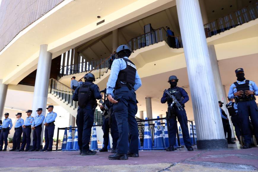 Calles cerradas y fuerte resguardo policial afuera del Congreso para elegir la nueva Corte Suprema de Justicia