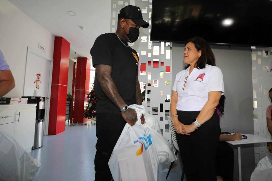 El lindo gesto de Romell Quioto en Fundación Hondureña para el Niño con Cáncer