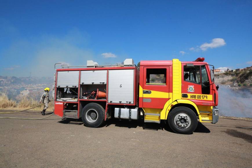 Las impactantes imágenes que dejó el incendio de una zacatera en la capital