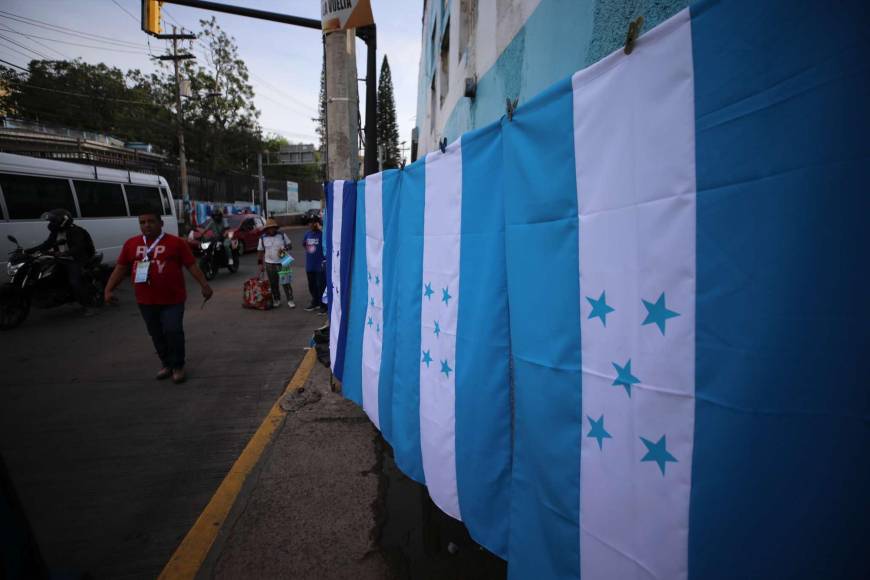 Ambiente fenomenal en el Chelato Uclés para presenciar el Honduras vs Trinidad y Tobago