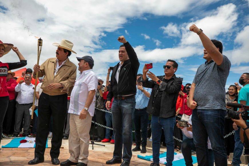 Así fue la inauguración de la Plaza Isy Obed, muerto en golpe de Estado en Honduras