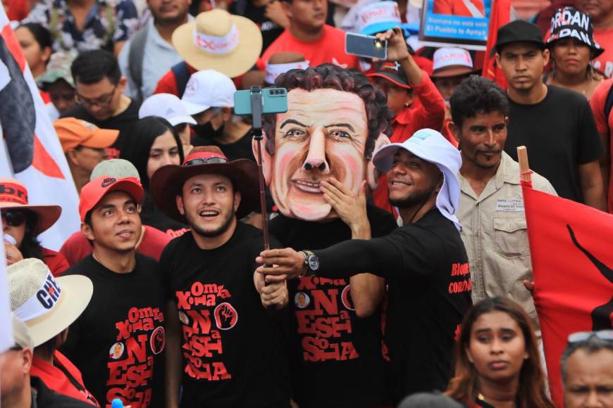 Marcha de Libre se estaciona afuera del Congreso Nacional