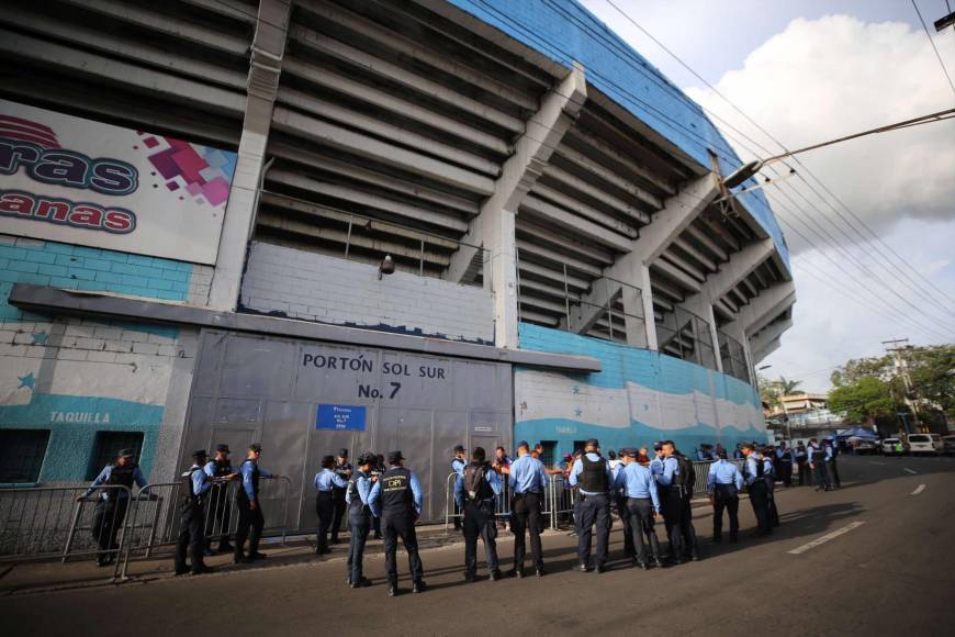 Ambiente fenomenal en el Chelato Uclés para presenciar el Honduras vs Trinidad y Tobago