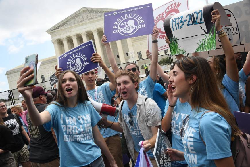 Lo que debes saber sobre el fallo histórico de eliminar el derecho constitucional al aborto en EE UU