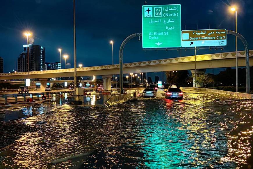 Inusuales tormentas inundan Dubái en menos de 12 horas