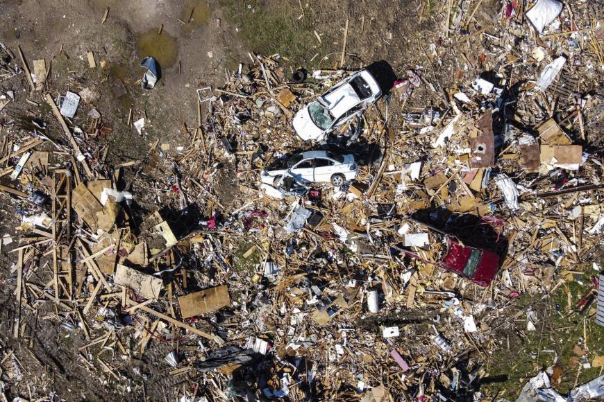 En Misisipi hay “zona de guerra” tras el paso de un mortal tornado