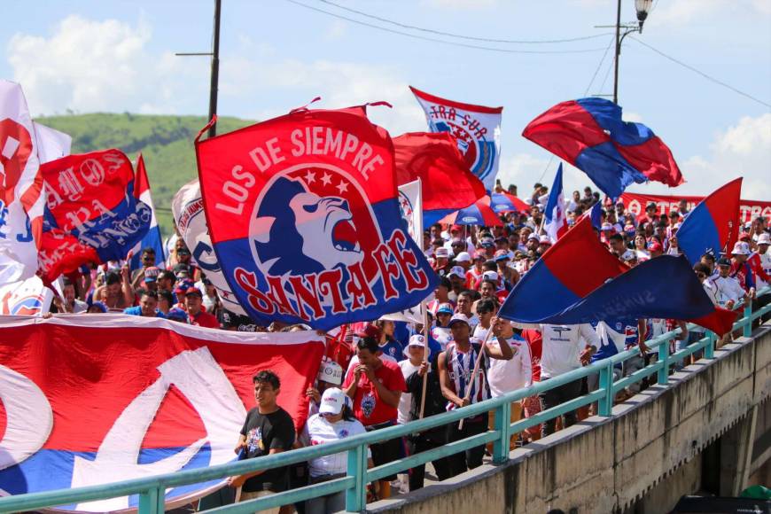 Olimpia - Motagua: ¡Ambientazo! Llegada de la Ultra Fiel al Estadio Nacional para el clásico