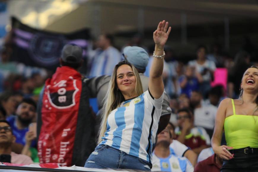 El Argentina-Canadá llena de bellezas el Mercedes-Benz Stadium