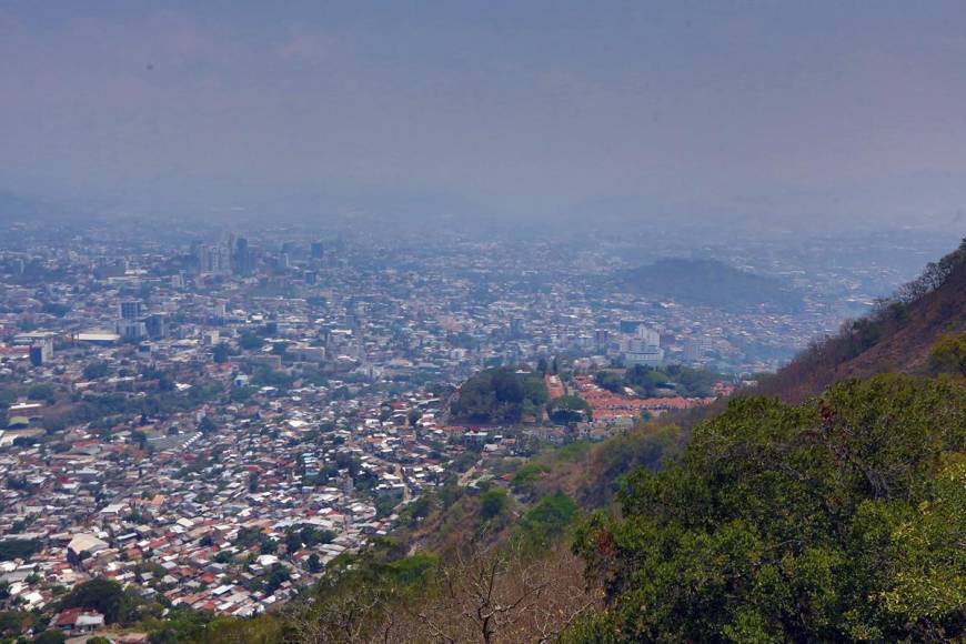 Así luce Tegucigalpa este sábado por la capa de humo