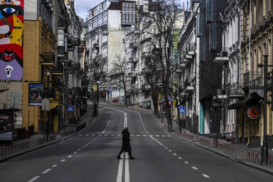 Puestos de control, inspecciones aleatorias y toque de queda: imágenes de la guerra en Ucrania