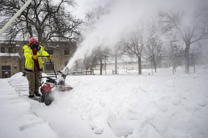 Nieve afecta norte de EUA por ingreso de aire ártico considerado peligroso