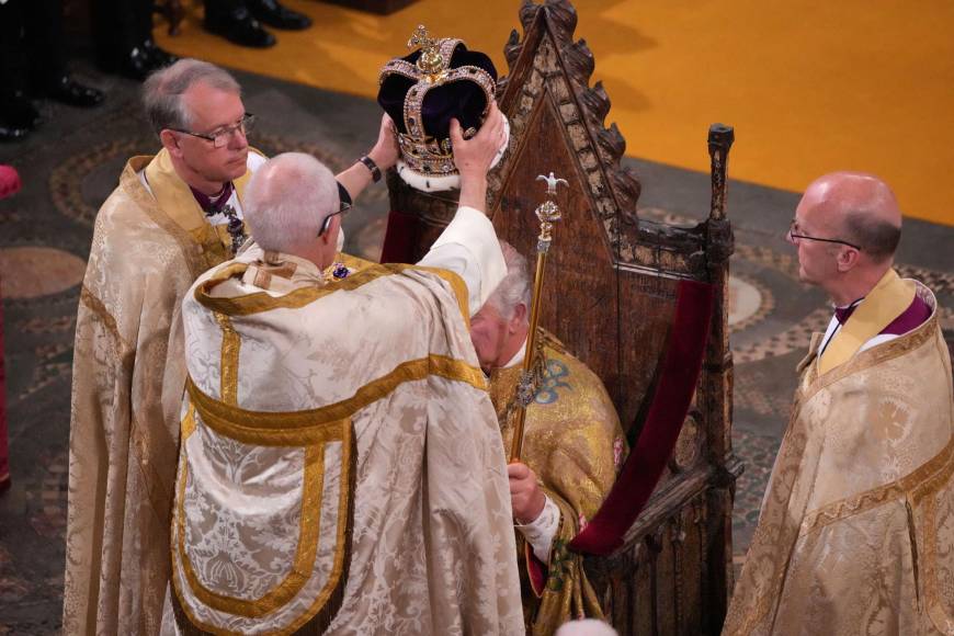 Así fueron coronados el rey Carlos III y la reina Camila