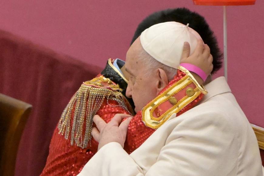 El papa Francisco celebra sus 87 años junto a los niños del Vaticano