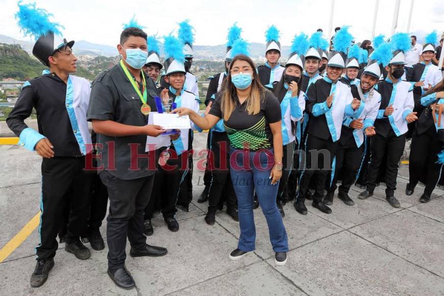 Así se realizó la guerra de bandas de la UTH (FOTOS)