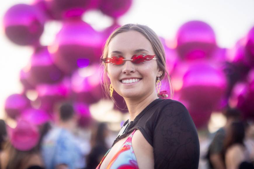 Coloridos y alocados looks se lucen en Coachella 2023