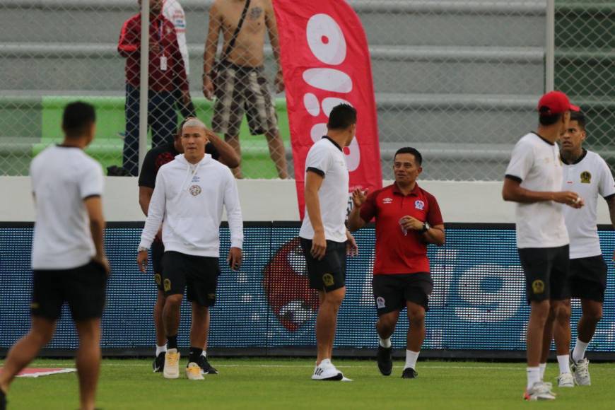 Fiesta merengue, risas y reconocimiento de cancha: el ambiente previo a la semifinal Olimpia vs Marathón en Comayagua