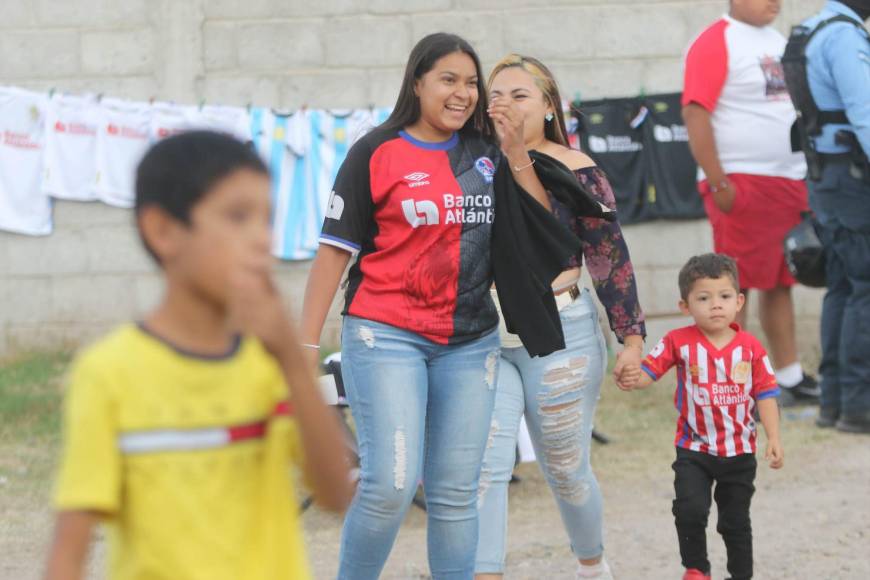 Las bellas aficionadas que llegaron al estadio Carlos Miranda para disfrutar del Olimpia vs Marathón