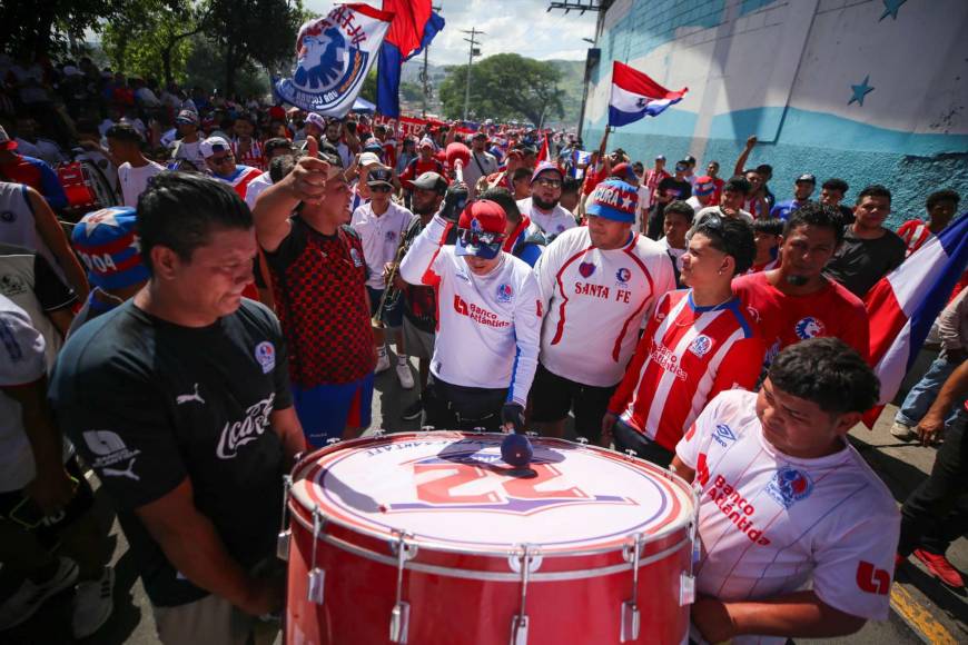 Olimpia - Motagua: ¡Ambientazo! Llegada de la Ultra Fiel al Estadio Nacional para el clásico