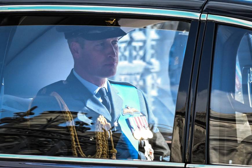 Los rostros de la familia real en el inicio del funeral de la reina Isabel en Londres