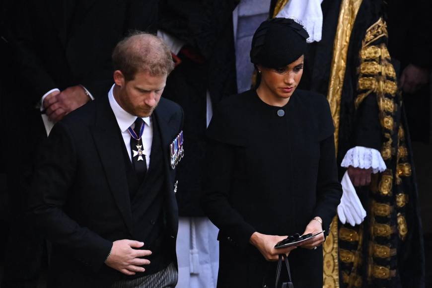 Los rostros de la familia real en el inicio del funeral de la reina Isabel en Londres