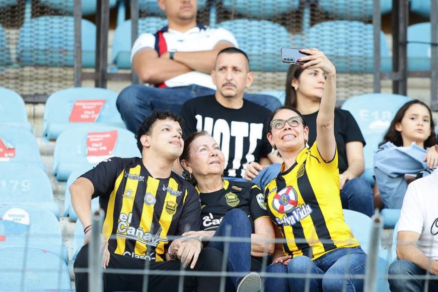 ¡BELLEZAS! Las lindas chicas en el clásico entre Real España-Motagua