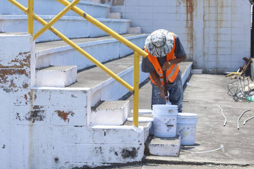 Cancha del estadio Morazán ya casi está lista, ahora pulen camerinos y gradería