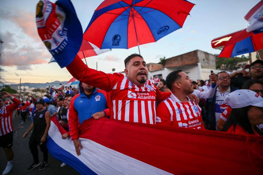 La espectacular llegada de la Ultra Fiel para la Gran Final