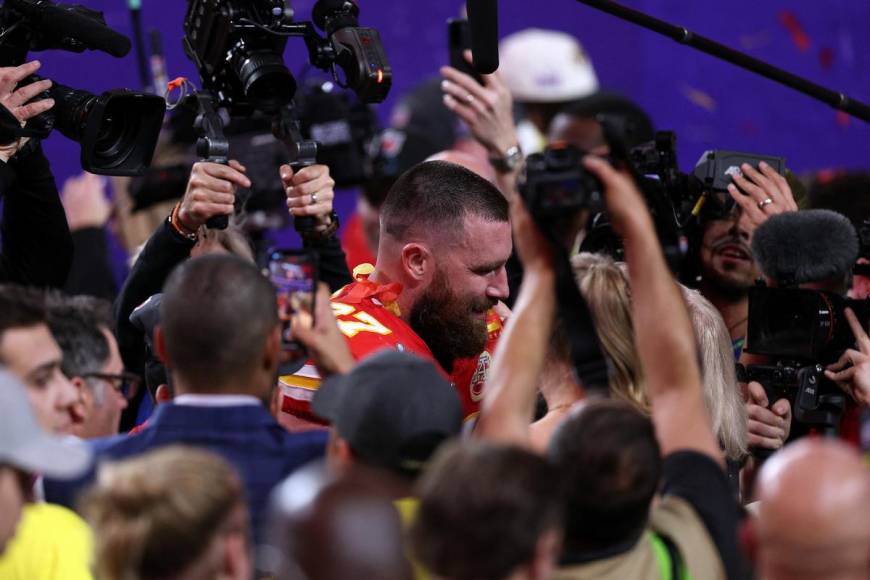 Las imágenes que no viste de la celebración de Travis Kelce y Taylor Swift