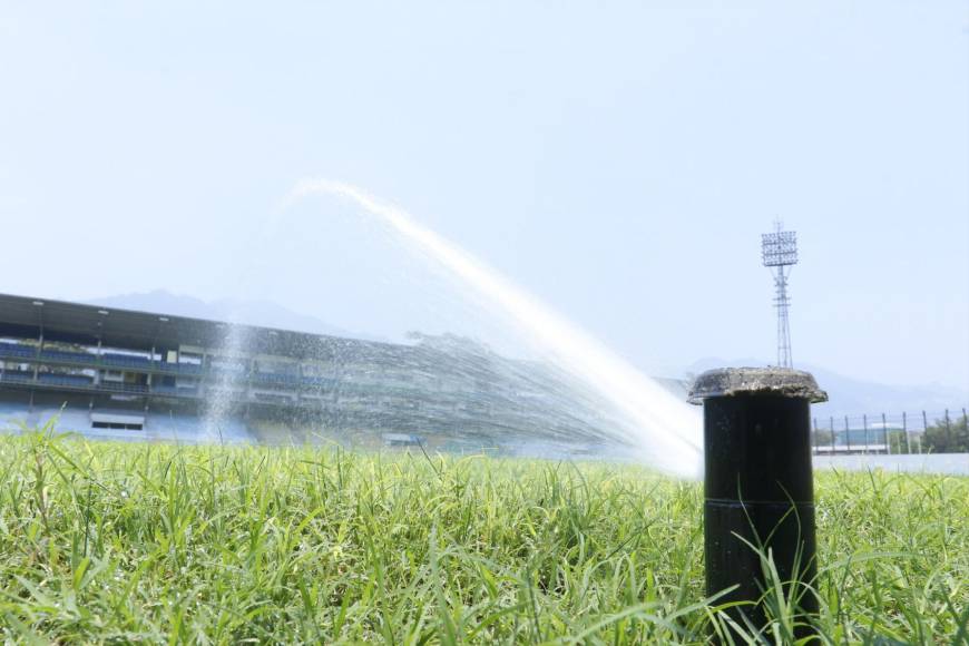 Cancha del estadio Morazán ya casi está lista, ahora pulen camerinos y gradería