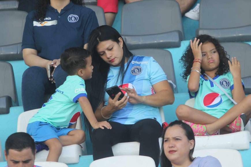 ¡Ambientazo en el Nacional! Motagüenses llenan el “Chelato” Uclés para ver el clásico