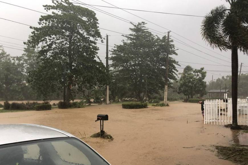 Inundaciones y destrucción deja huracán Fiona a su paso por el Caribe