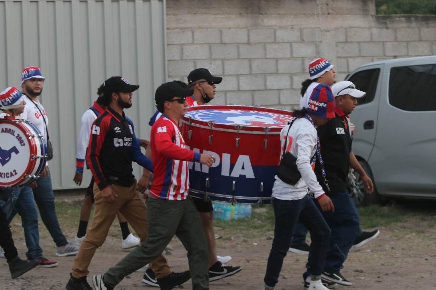 ¡Fiesta total! Así fue el apoyo de la Ultrafiel en el Olimpia vs Marathón